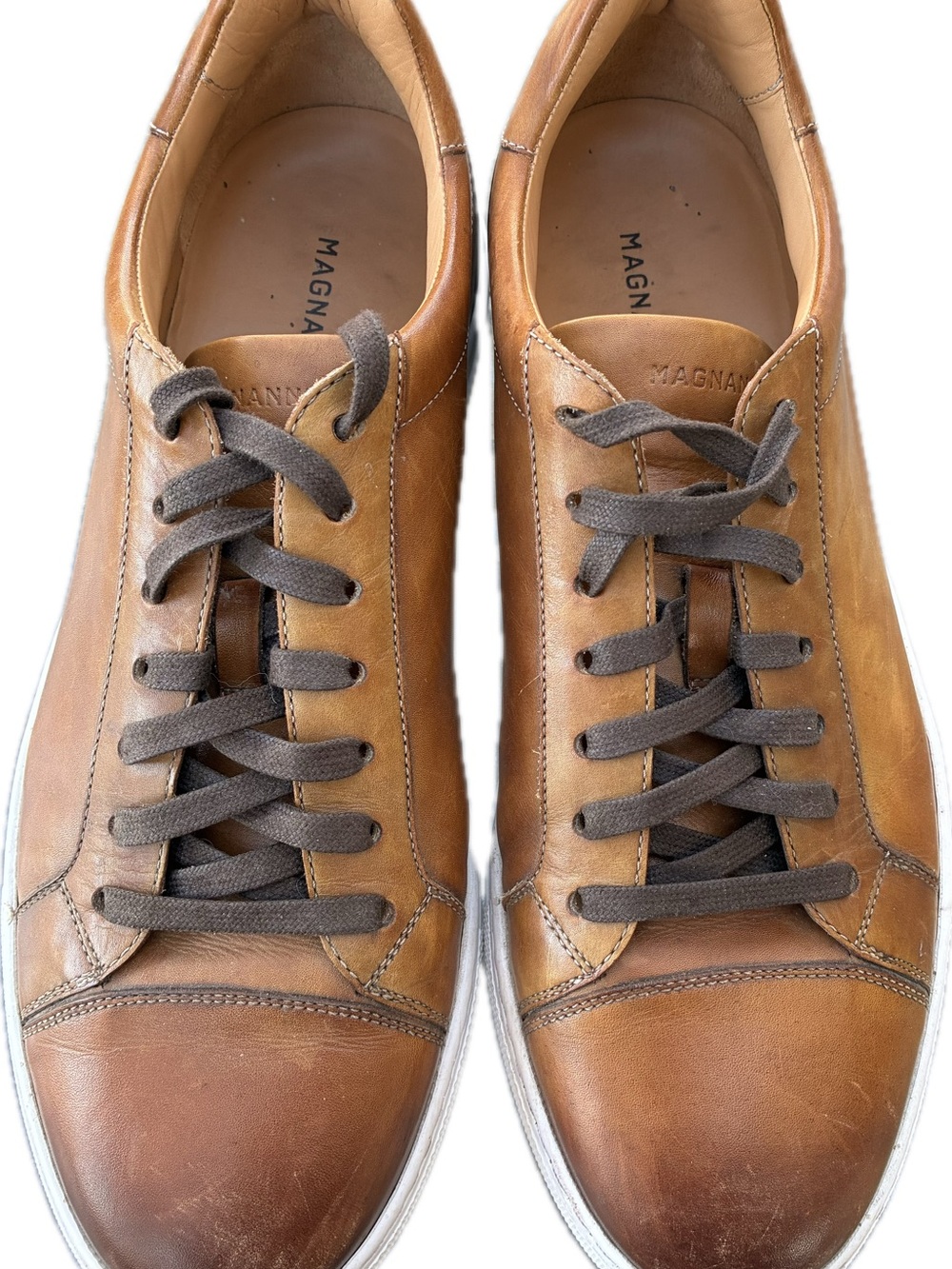 Magnanni Tan Leather Low-Top Sneakers with Dark Brown Laces